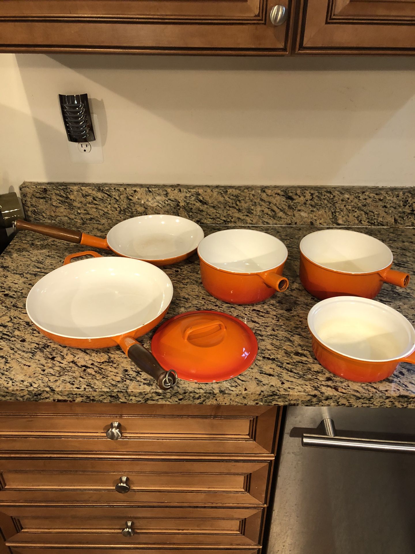 Cast-iron enamel pots and pans