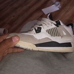 Jordan 4 size 3y