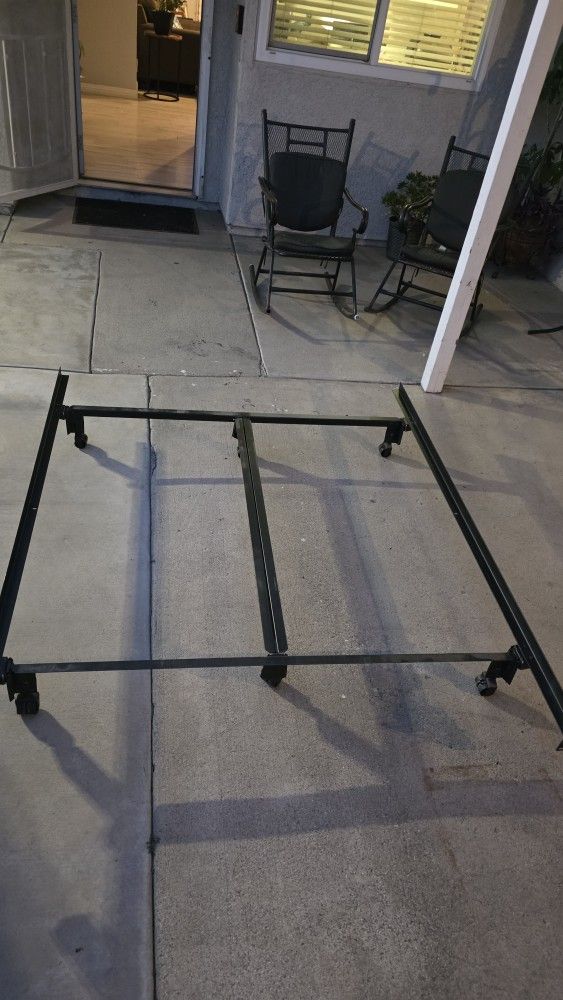 Queen Adjustable Bed Frame with 6-legs