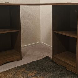 Corner desk with chair