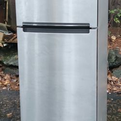 Whirlpool Refrigerator  W30xD32xH67 Inches 