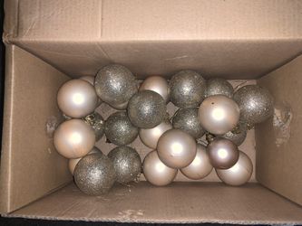 Gold spheres ornament