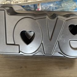 Cake Pan LOVE Baker