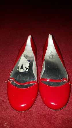Pretty Red Shoes Size 8