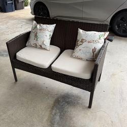 Outdoor patio loveseat