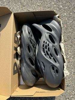 Yeezy Foam Rnr Onyx Sz 11 Used 🔥🔥🚨🚨🚨 