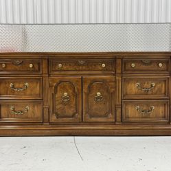 Gorgeous vintage dresser,console or buffet by Thomasville 
