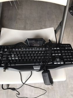 logitec gamer keyboard with screen G19s with charger