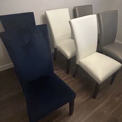 Dinning Room Chairs With Table. 