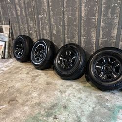 Jeep Oem wrangler 2018 - 2024  wheels &tire  17 inch part number 5vh22trmaa