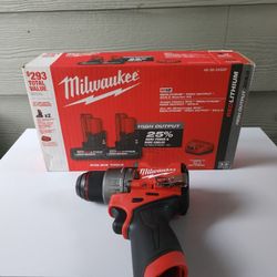 M12 Fuel Drill +2 High Output Batteries/ Charger 