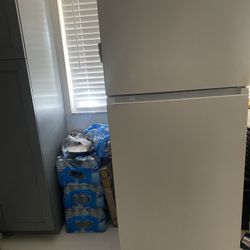 Midea White Top And Bottom 