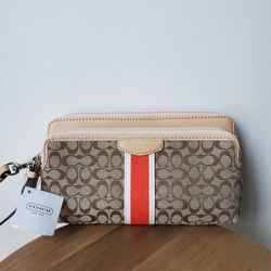 (NWT) Coach Monogrammed Canvas Wristlet
