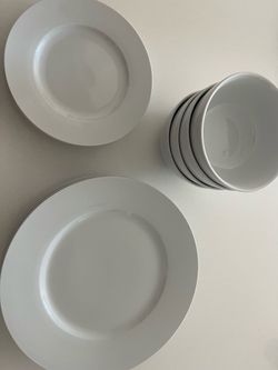 Kitchen wares set (plates and bowls)