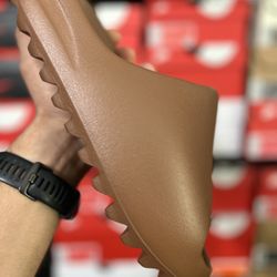 Yeezy slide Flax SIZES 7,8,9,10