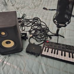 Selling My STUDIO RECORDING EQUIPMENT. KRK Rokit Speaker, AKAI MPK Min beat makeri, and Rode mic,