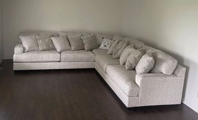 Olivia 🎉 brand new/ modern/luxury 🌼 rawcliffe 3 piece luxury sectional