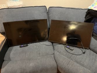 Will deliver! Two Roku smart tvs with remote and tv mount on them. 75 or offer best price.