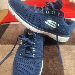 SKECHERS  buenas condiciones  talla 9 de mujer