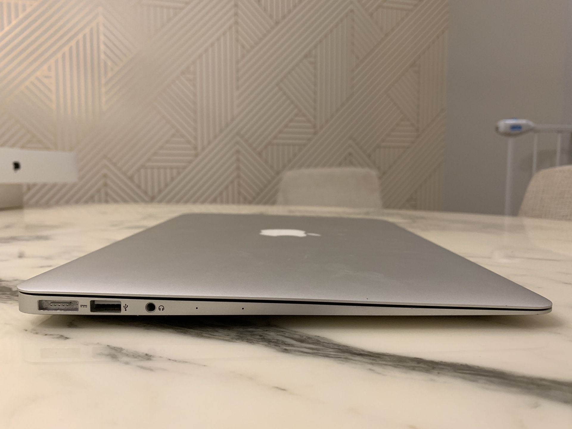 MacBook Air 13 inch, mid 2017 (PICK UP ONLY)