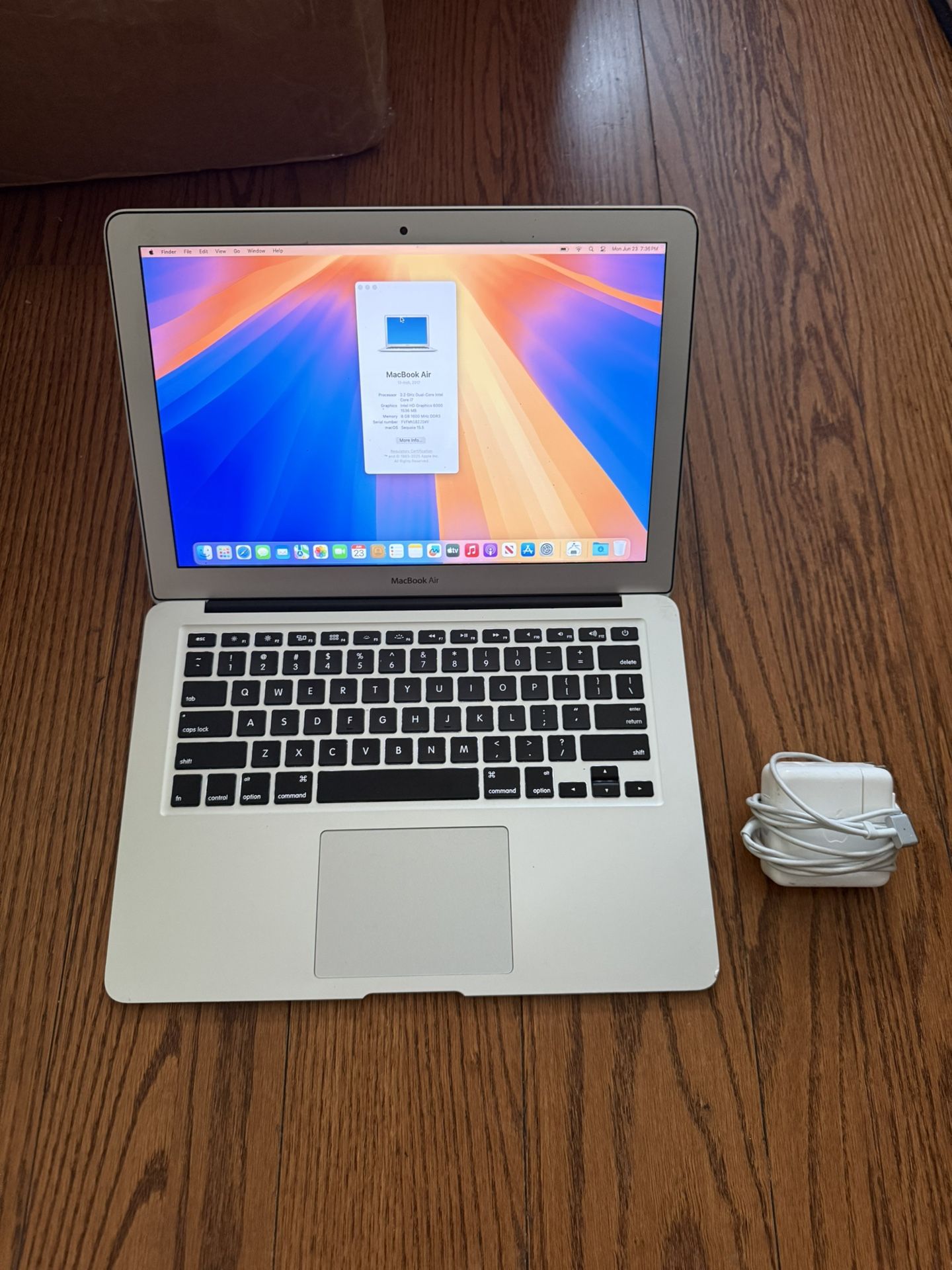 MacBook Air 13” 2017/8GB RAM/256GB SSD/Fully Functional/Good Battery Cycle.