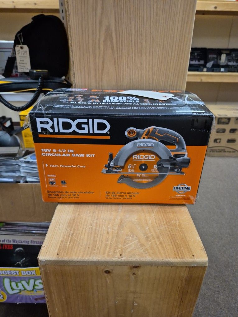 NEW Ridgid 18 Volt Circular Saw Kit R8655K