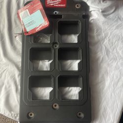 Milwaukee Compact Wall Mount 