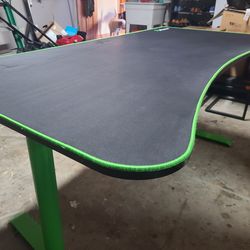 Large Gaming Desk - Arozzi Arena