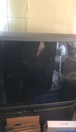 Tv Sony large screen $100 works
