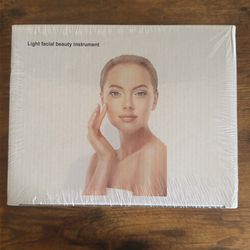 Light Facial Beauty Mask