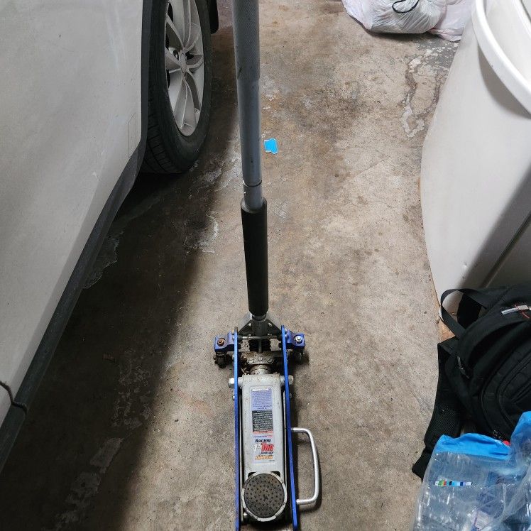 1.5 Ton Pittsburgh Brand Floor Jack