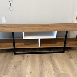 Modern TV Stand / Media Console – Clean & Sturdy