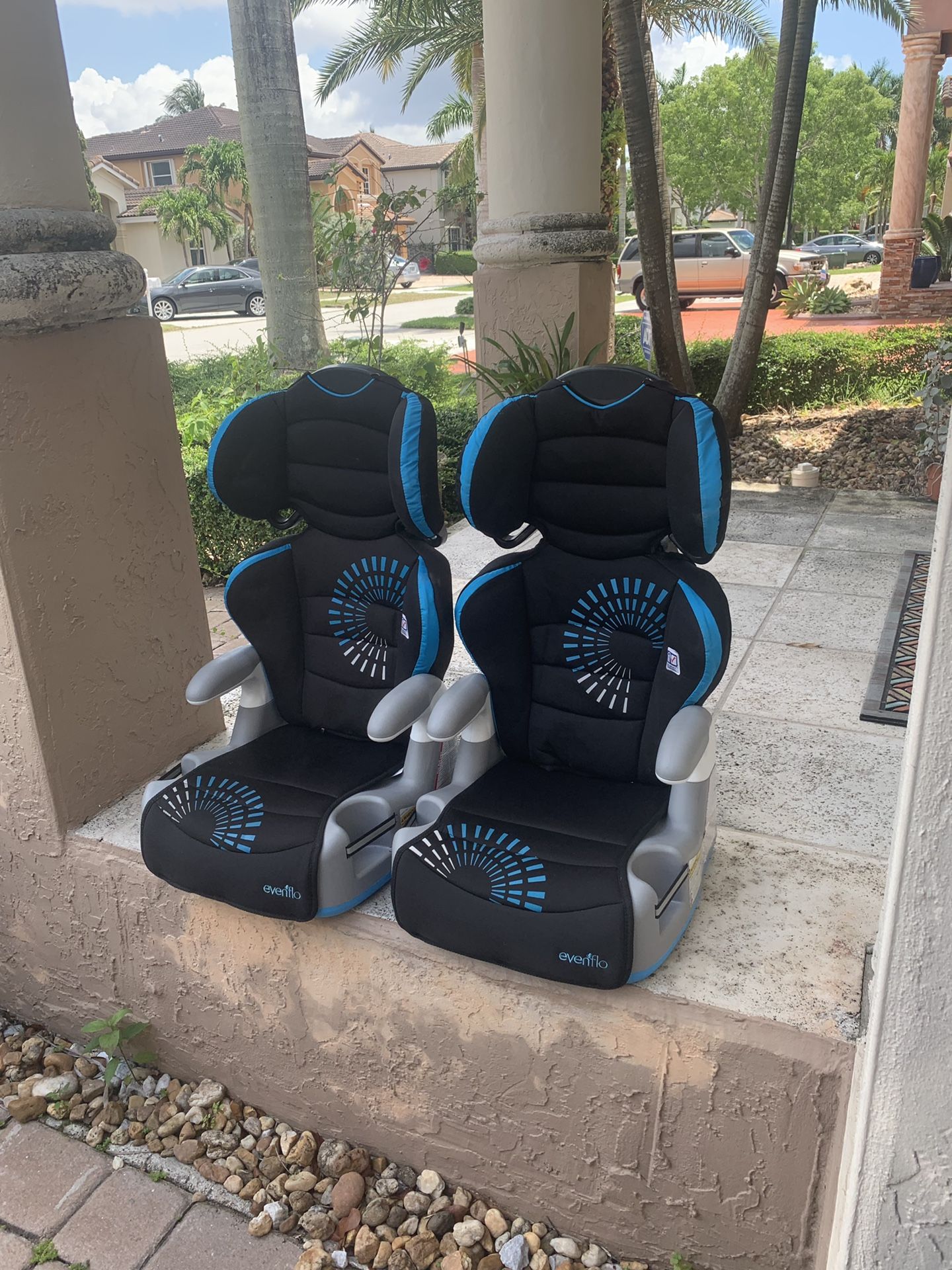 Evenflo Booster car seat west Kendall $15 w back only have one left