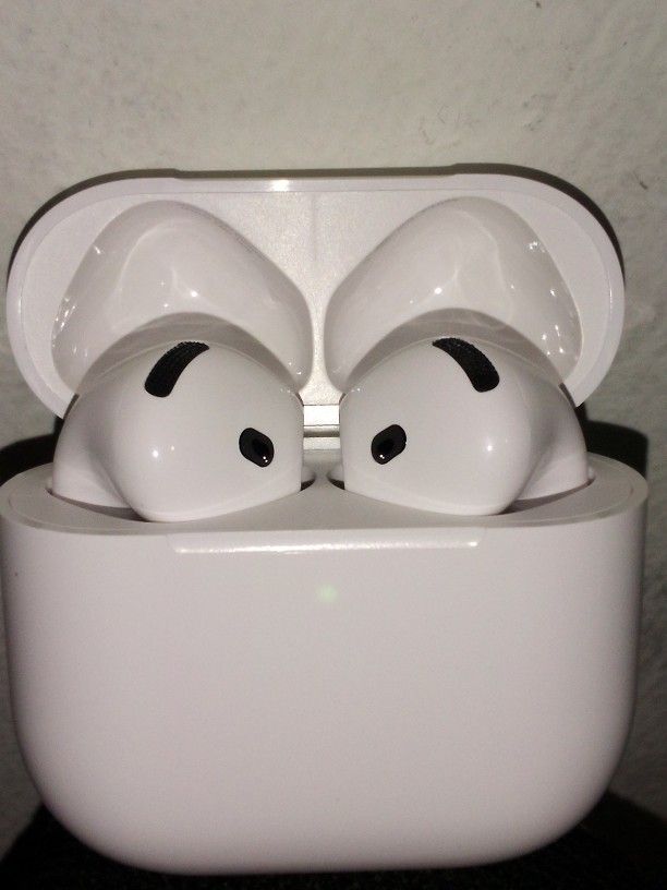 (Open Box Never) AirPods 4th Generation 4 Wireless Bluetooth Earbuds