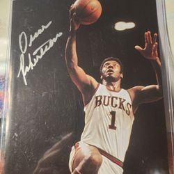 Oscar Robertson 8x10 Photo magazine cut Signed W/COA &TOP LOA, photo