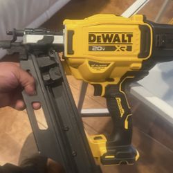 21° PLASTIC ROUND HEAD NAILER