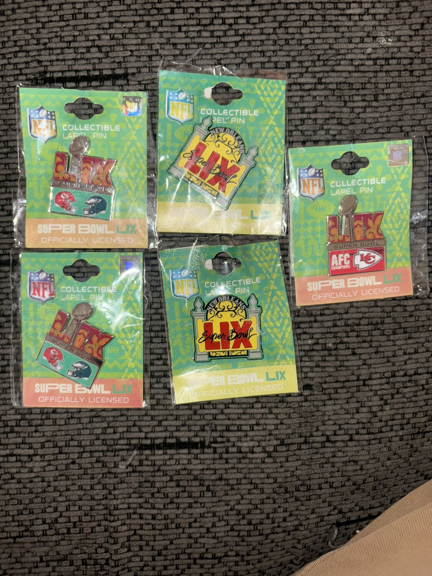 Sports Collectibles Memorabilia Pins