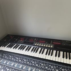 Akai AX 60 programmable six voice synthesizer keyboard vintage synth