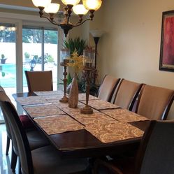 Dinning table set with extra leaf 