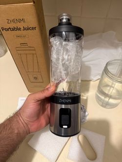 Portable Blender Smoothies and Shakes,Personal Juicer,20oz,Black Small Smoothie Blender with 2 Lids,Travel Cup,USB-C Rechargeable,BPA-Free,Dishwasher