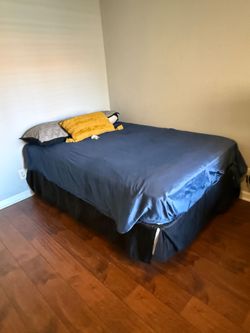 *Modern* Full Size Mattress + Bed Frame