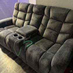 2 piece set couch set ( recliners )