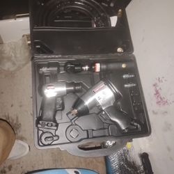 A Craftsman Mechanic Air Tool Kit 10 Piece