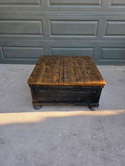 Ashley Furniture flip top Coffee table with storage read description for details solid Wood