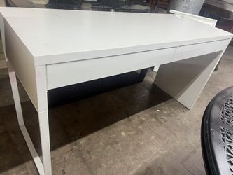 White Desk 56X30/ Escritorio 56X30