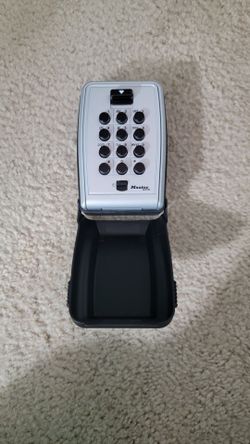 Master Lock Wall Mount Key Lock Box. (MUST SELL TODAY)