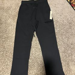 Size M essentials sweats 
