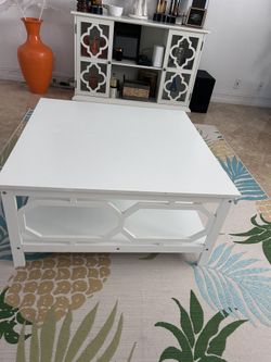 Cocktail/Coffee Table