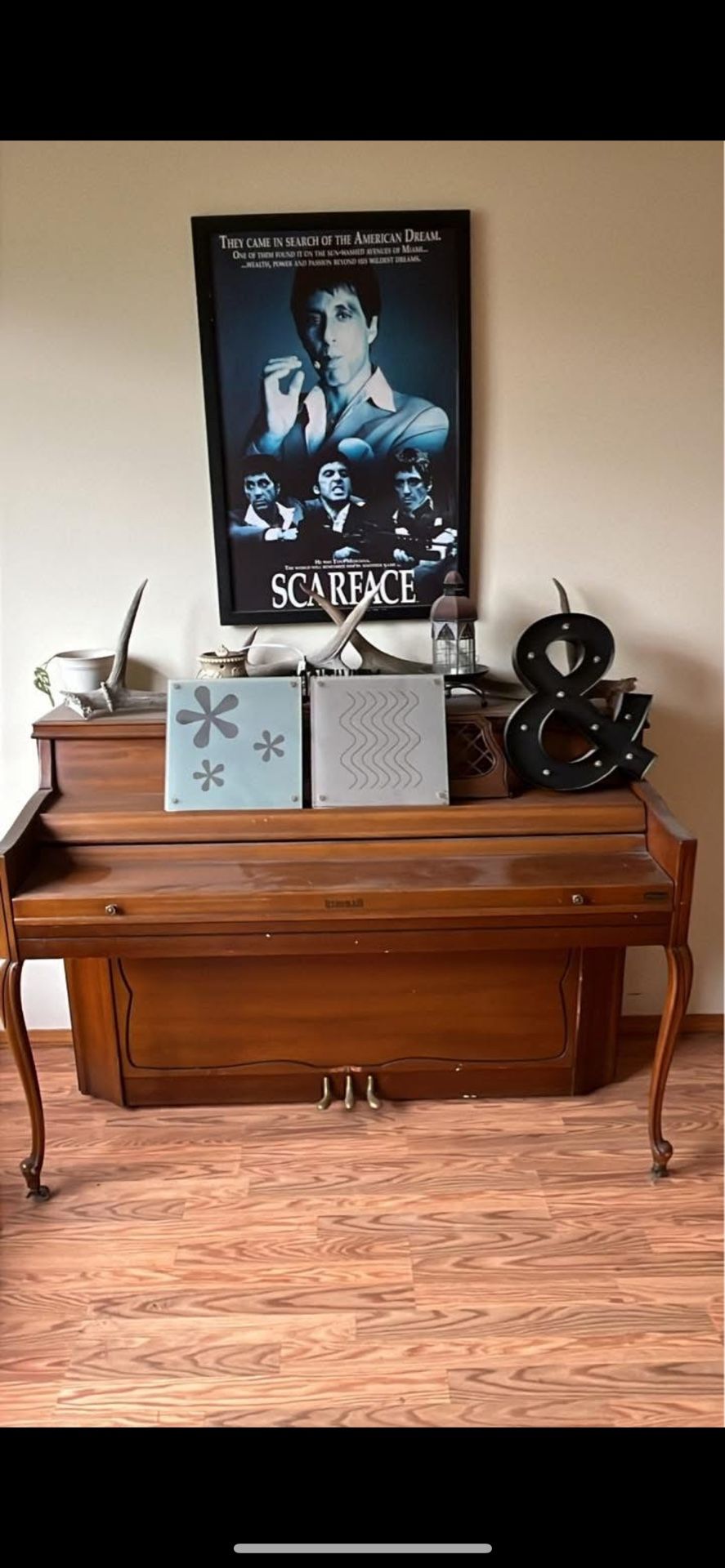 brown piano