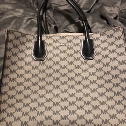 Micheal Kors Purse